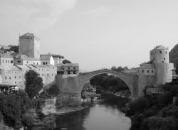 Mostar - kamienny most na rzece Neretwa